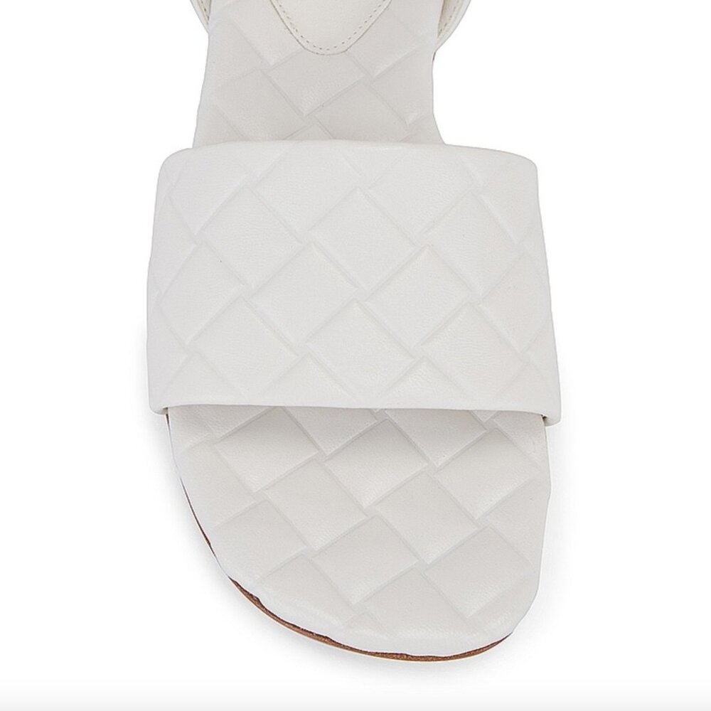 NEW IN BOX BOTTEGA VENETA Amy Flat Sandal $990